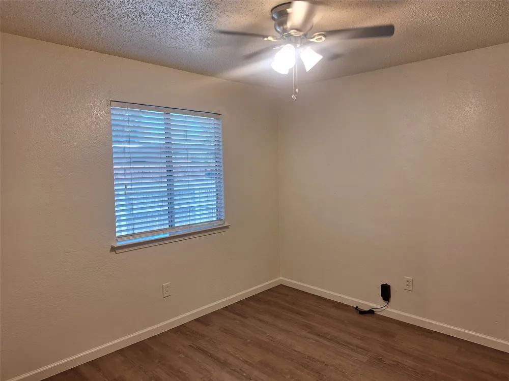 3946 Queens Court Garland, TX 75043