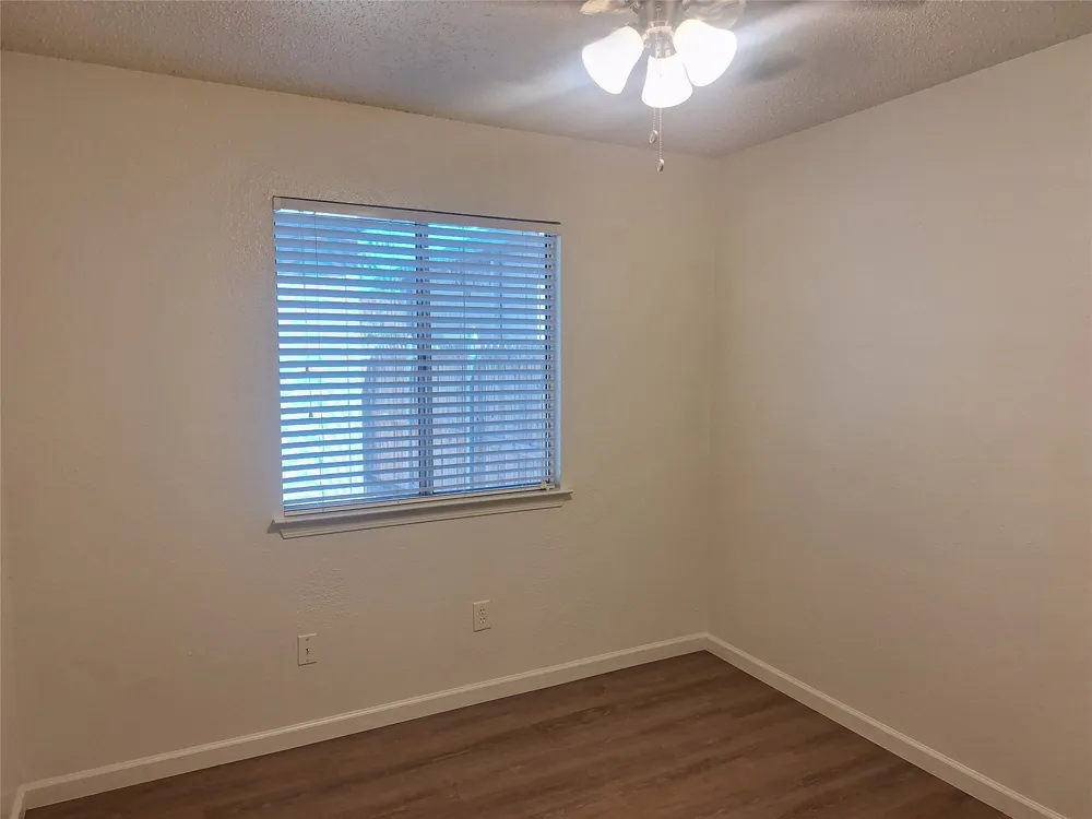 3946 Queens Court Garland, TX 75043