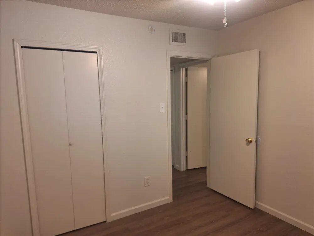 3946 Queens Court Garland, TX 75043
