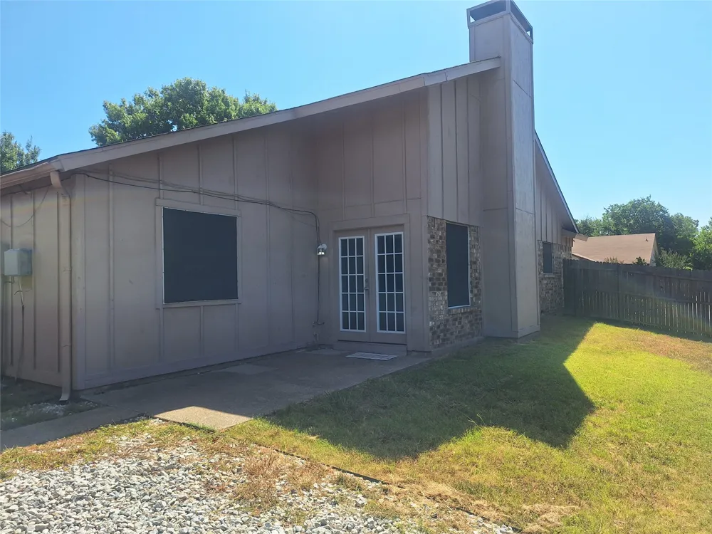 3946 Queens Court Garland, TX 75043