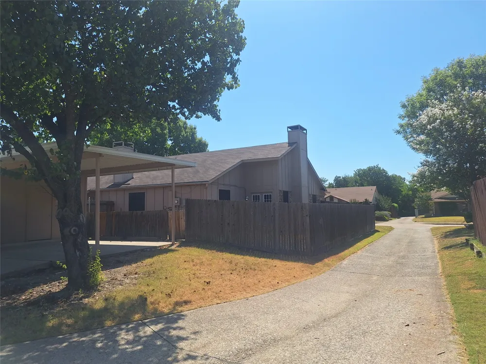 3946 Queens Court Garland, TX 75043