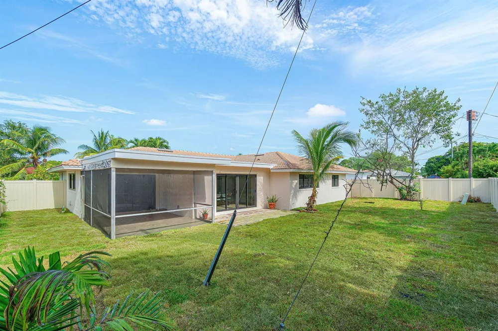 2538 SW 13th Court Boynton Beach, FL 33426