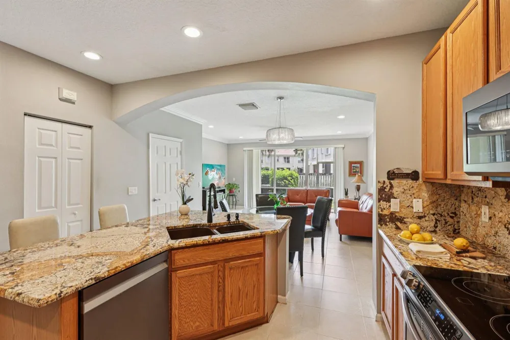 9070 TREMEZZO LANE Boynton Beach, FL 33472