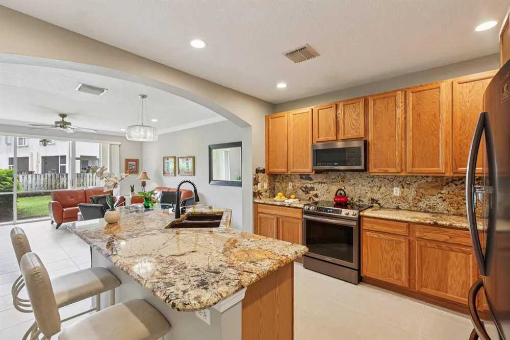 9070 TREMEZZO LANE Boynton Beach, FL 33472