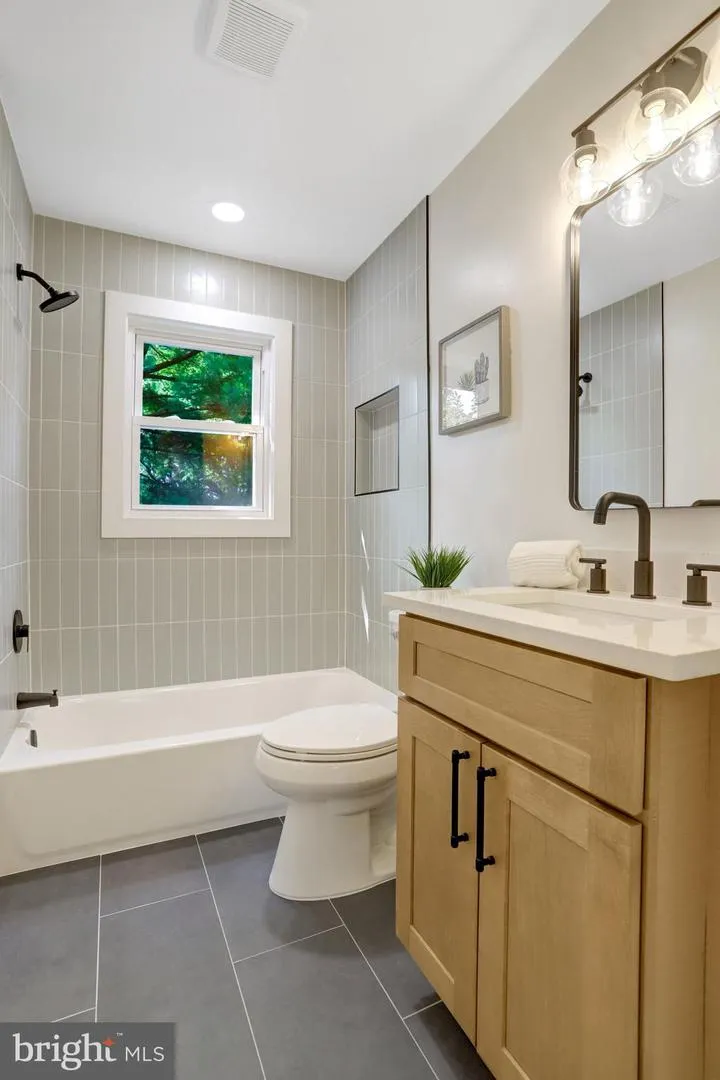 4612 9TH STREET S Arlington, VA 22204