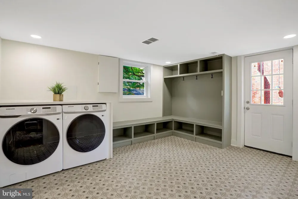 4612 9TH STREET S Arlington, VA 22204