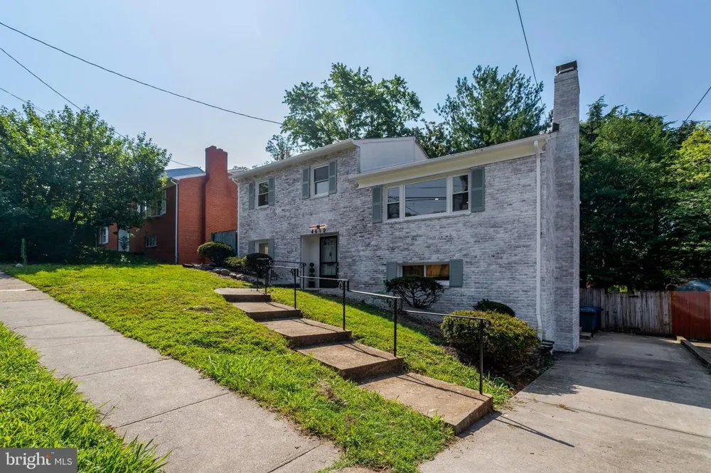 4612 9TH STREET S Arlington, VA 22204