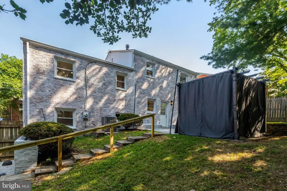 4612 9TH STREET S Arlington, VA 22204