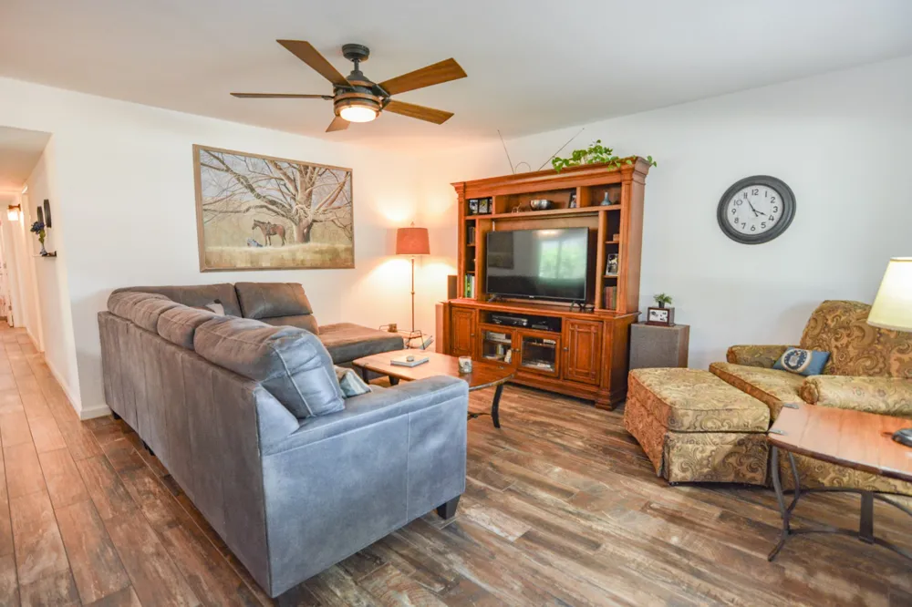1207 Lynnwood Drive Cleburne, TX 76033