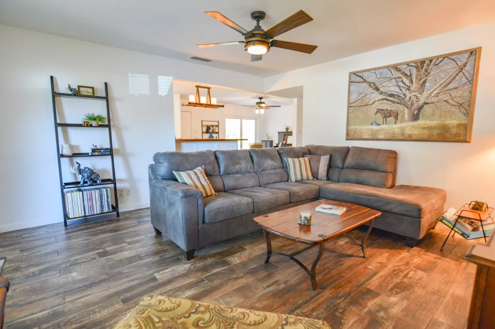 1207 Lynnwood Drive Cleburne, TX 76033