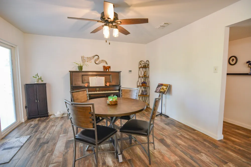 1207 Lynnwood Drive Cleburne, TX 76033