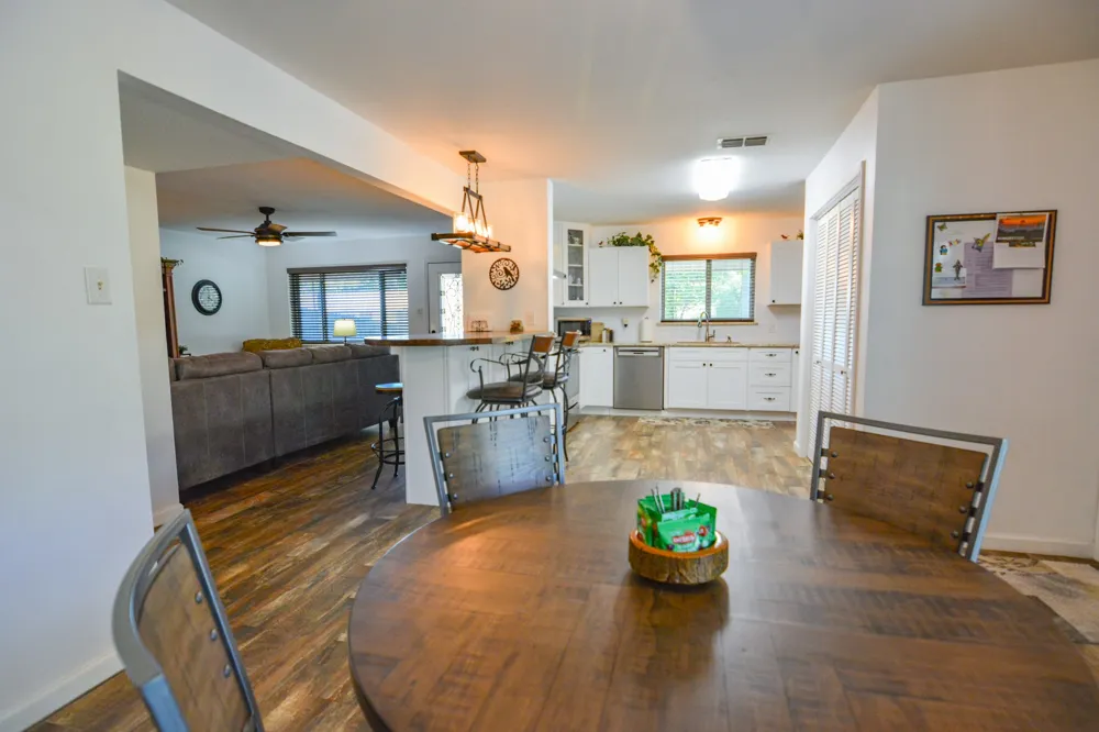 1207 Lynnwood Drive Cleburne, TX 76033