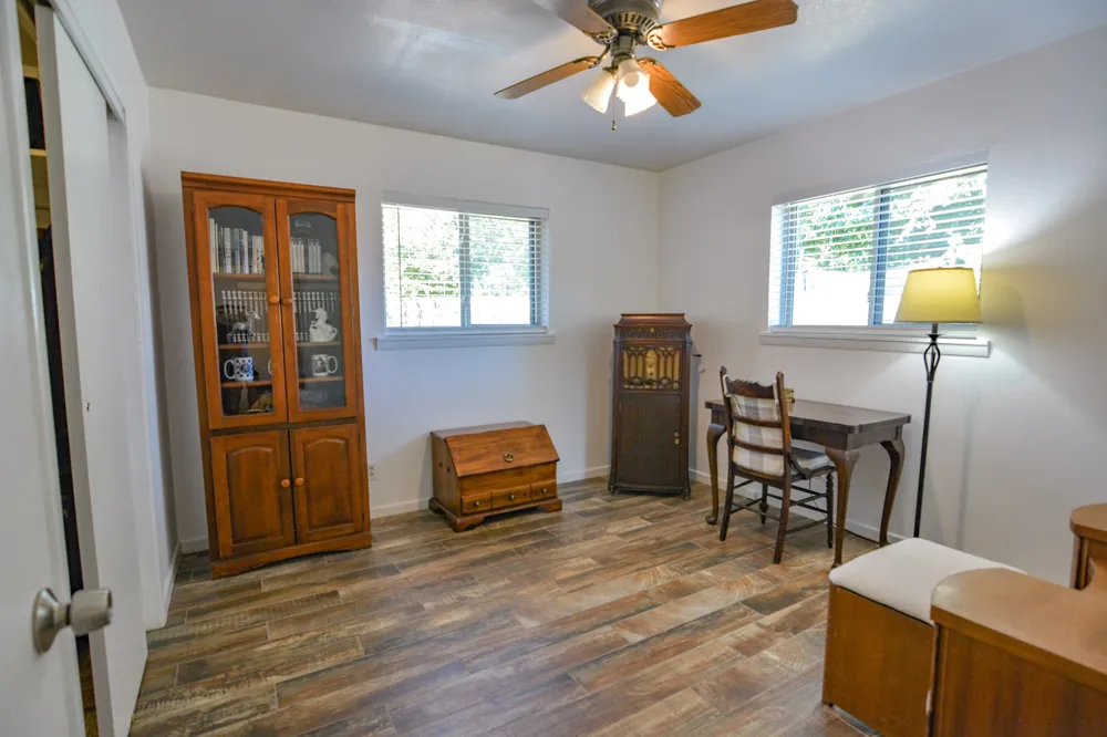 1207 Lynnwood Drive Cleburne, TX 76033