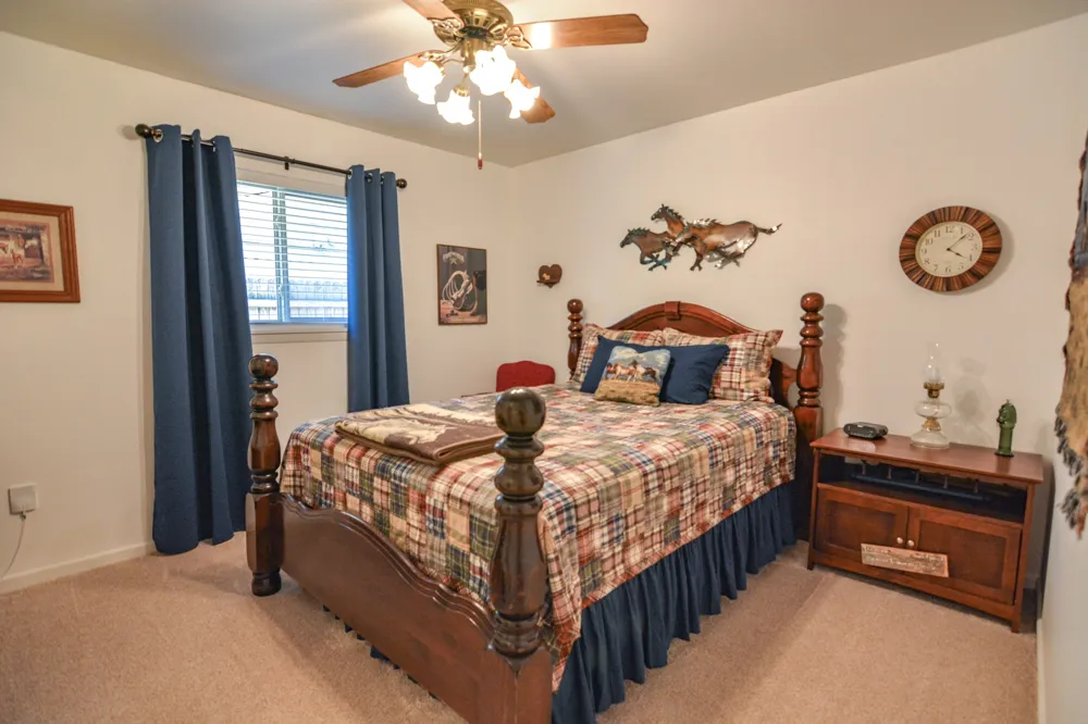 1207 Lynnwood Drive Cleburne, TX 76033