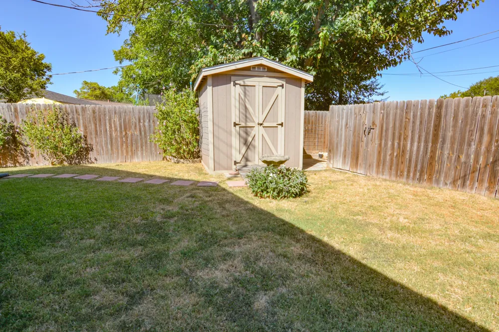 1207 Lynnwood Drive Cleburne, TX 76033