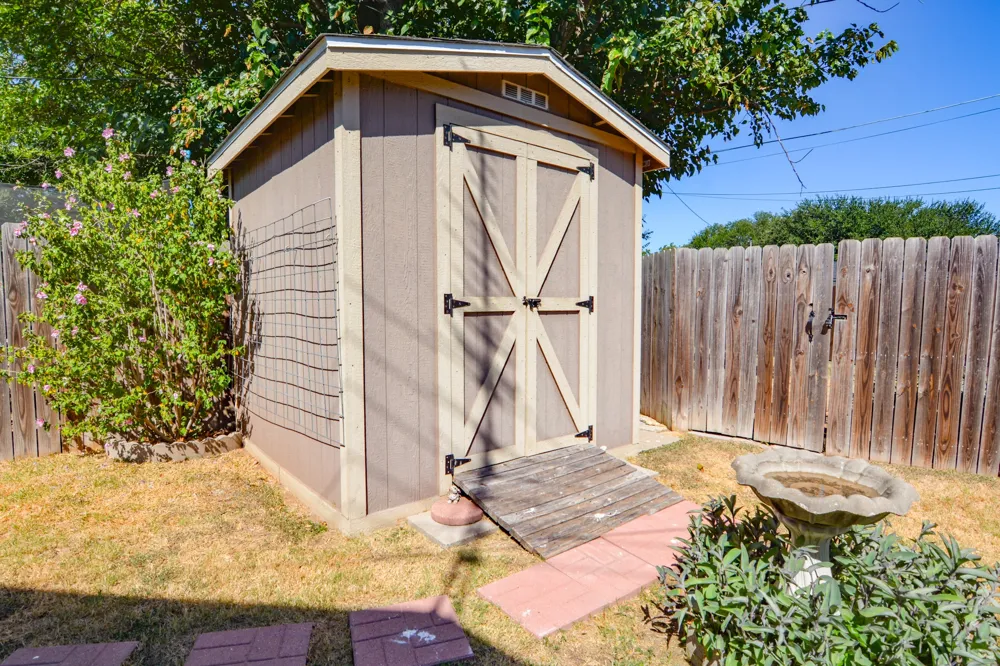 1207 Lynnwood Drive Cleburne, TX 76033