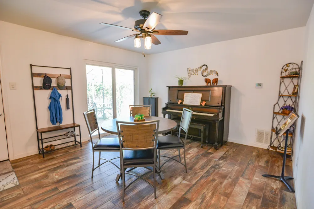 1207 Lynnwood Drive Cleburne, TX 76033