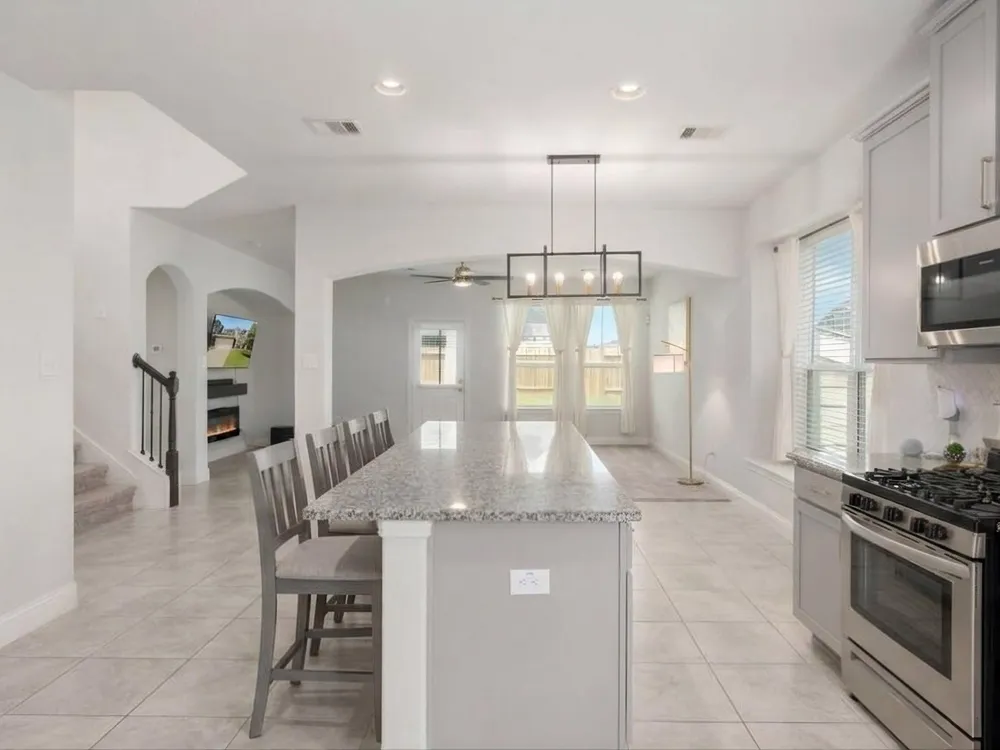 10048 Gold Finch Run Magnolia, TX 77354