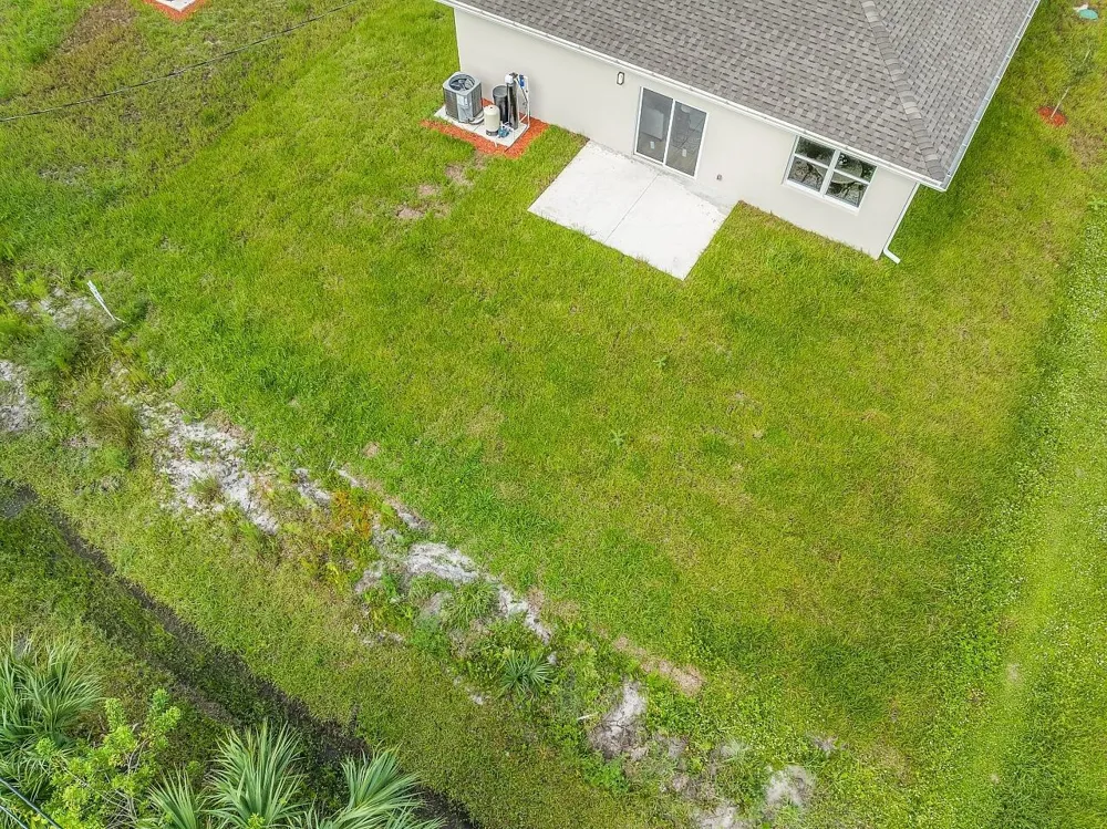 8526 102ND COURT Vero Beach, FL 32967