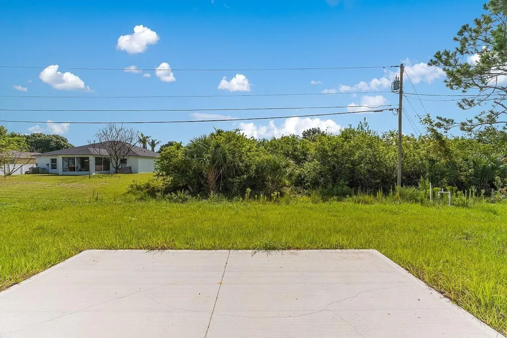 8526 102ND COURT Vero Beach, FL 32967