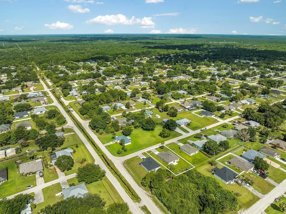 8526 102ND COURT Vero Beach, FL 32967