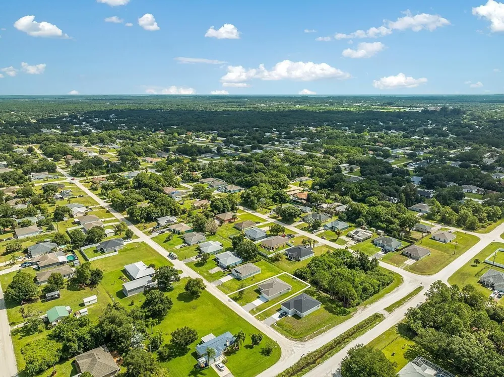 8526 102ND COURT Vero Beach, FL 32967