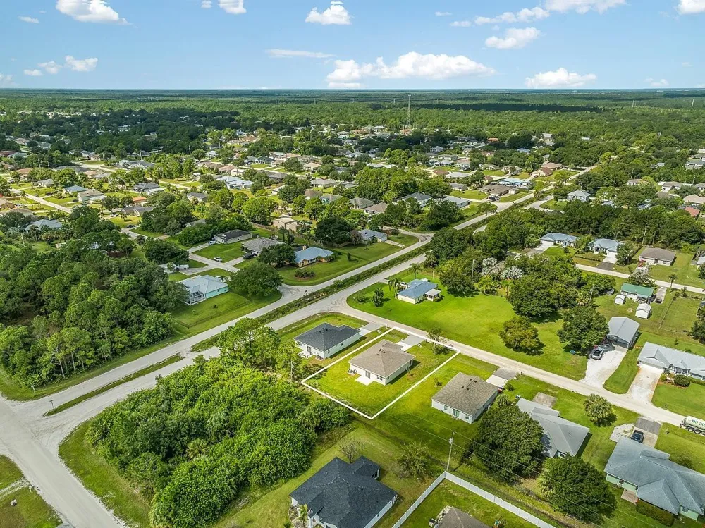 8526 102ND COURT Vero Beach, FL 32967