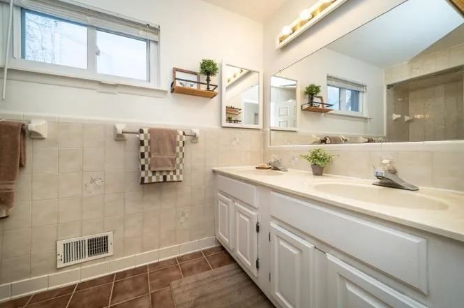 442 Dobson Street Westland City, MI 48185