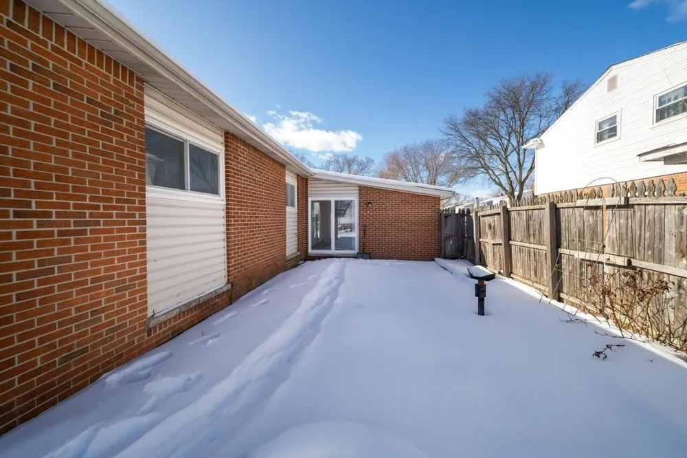442 Dobson Street Westland City, MI 48185