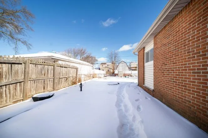 442 Dobson Street Westland City, MI 48185