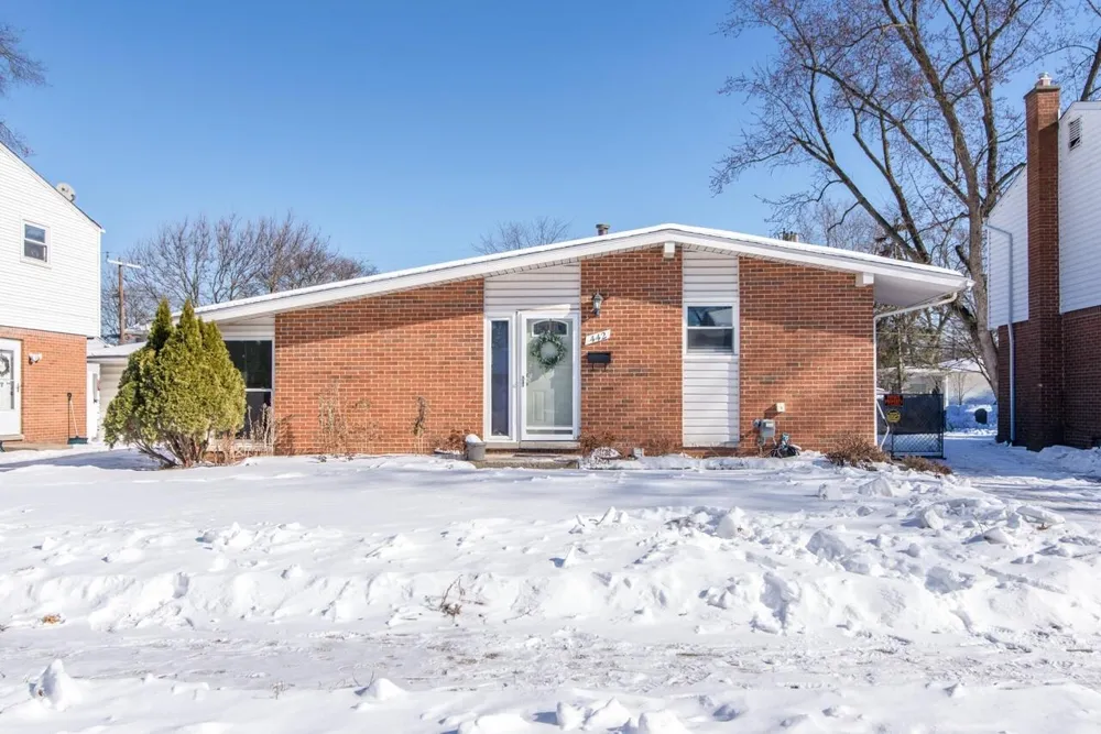 442 Dobson Street Westland City, MI 48185