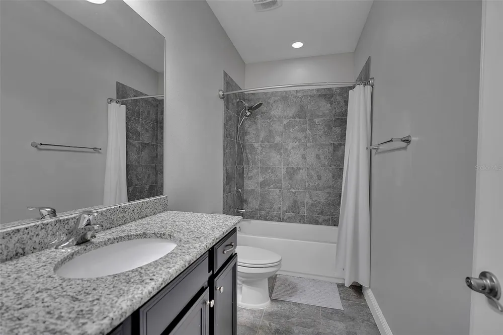 10310 EASTWOOD DRIVE Bradenton, FL 34211