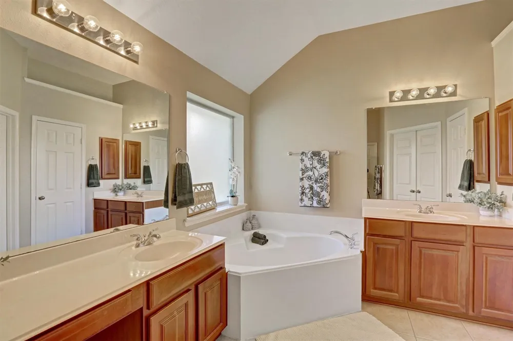 2911 Amber Hill Trail Pearland, TX 77581