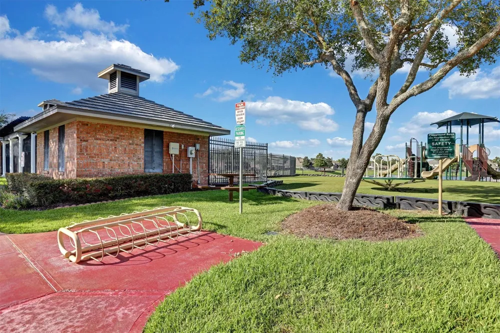 2911 Amber Hill Trail Pearland, TX 77581
