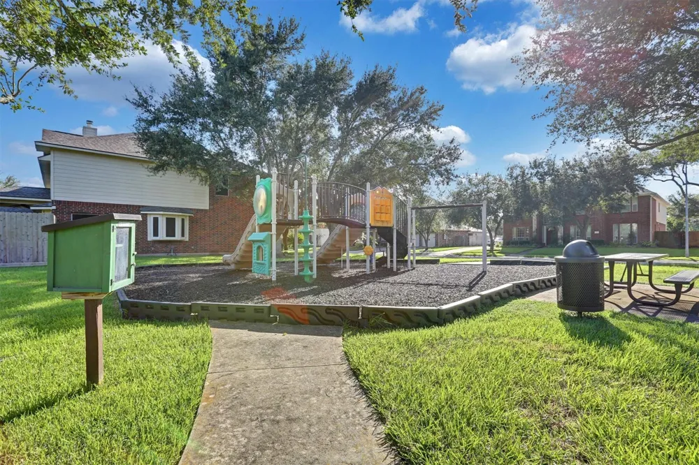 2911 Amber Hill Trail Pearland, TX 77581
