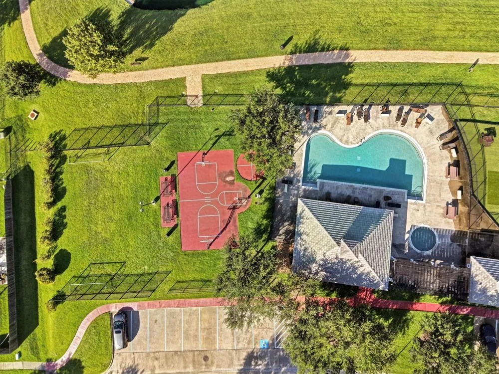 2911 Amber Hill Trail Pearland, TX 77581