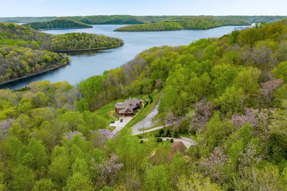 350 Williamson Cir Smithville, TN 37166