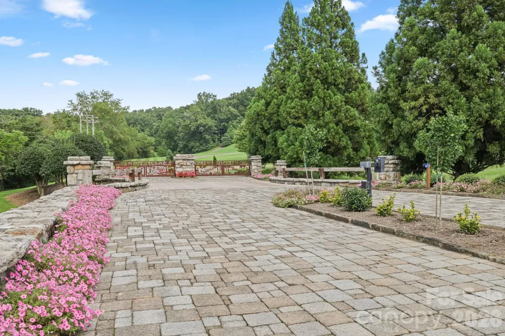 340 Porter Creek Drive Franklin, NC 28734