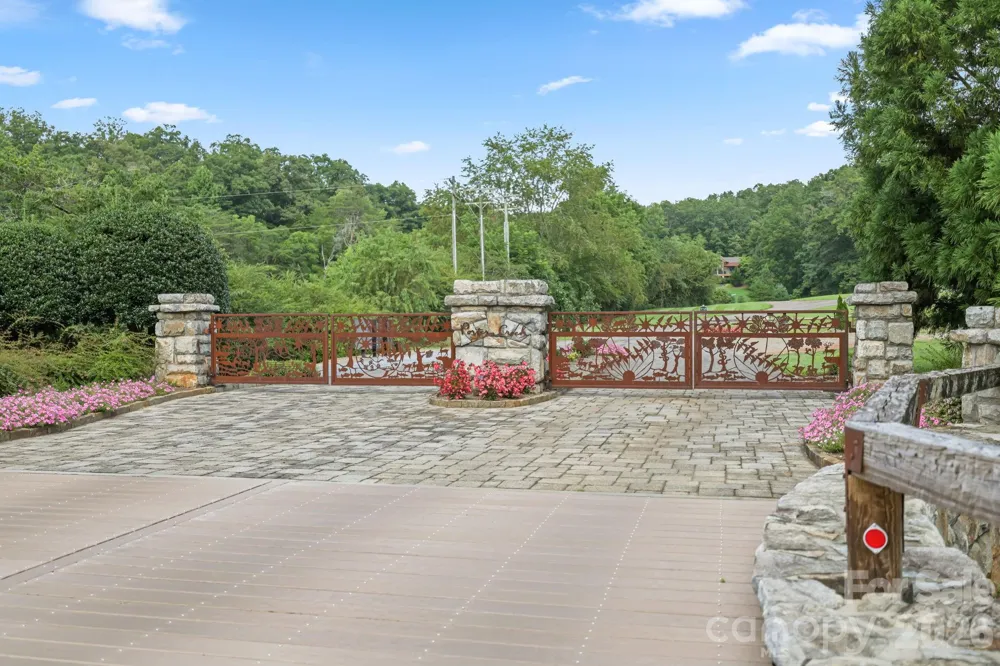 340 Porter Creek Drive Franklin, NC 28734