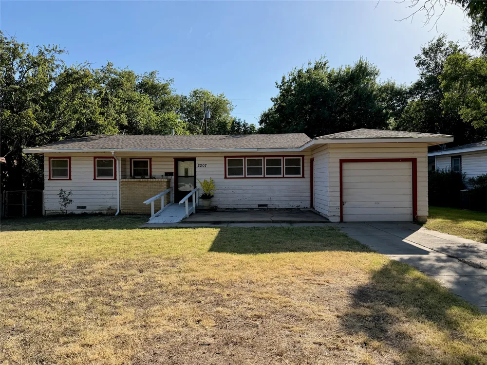 2207 4th Street Brownwood, TX 76801