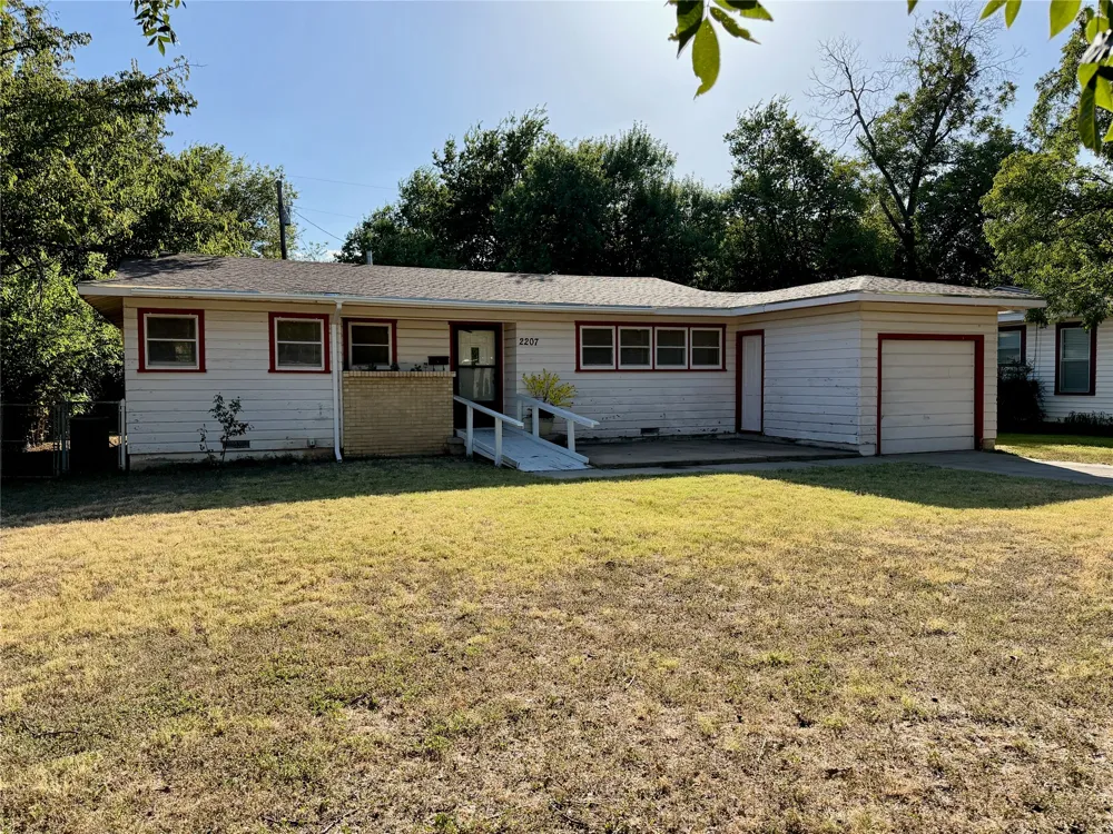 2207 4th Street Brownwood, TX 76801