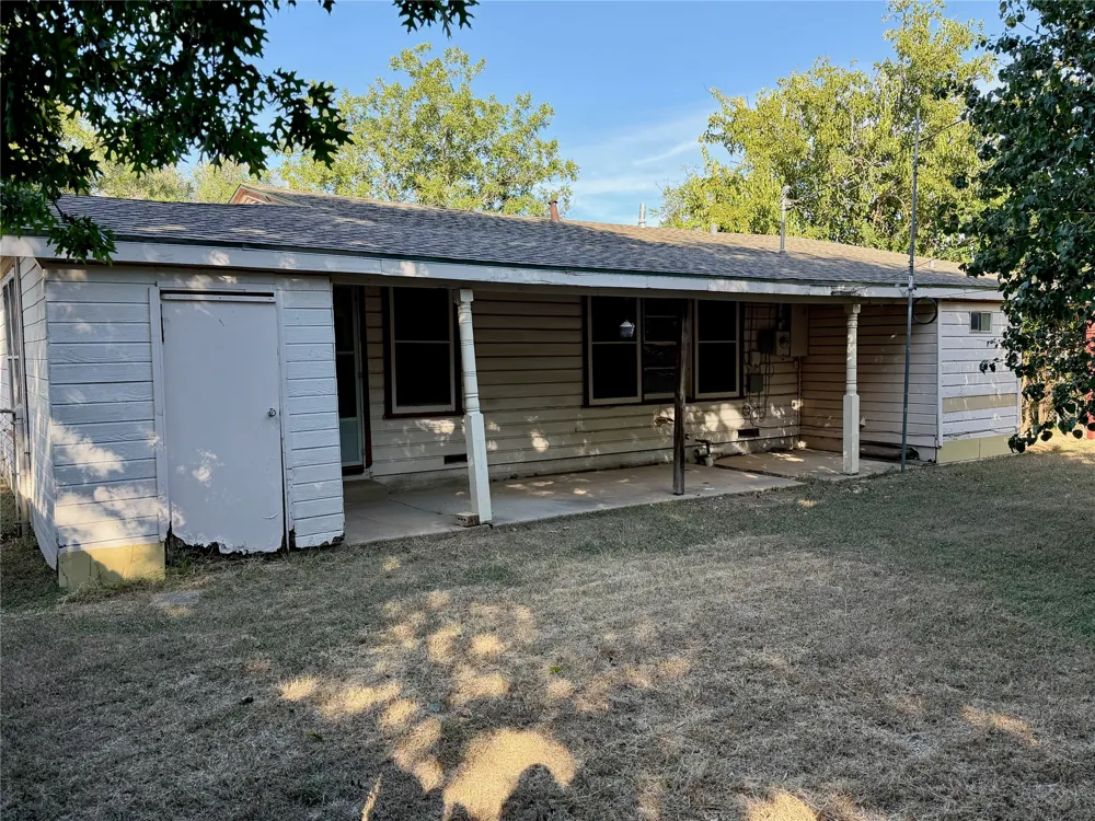 2207 4th Street Brownwood, TX 76801