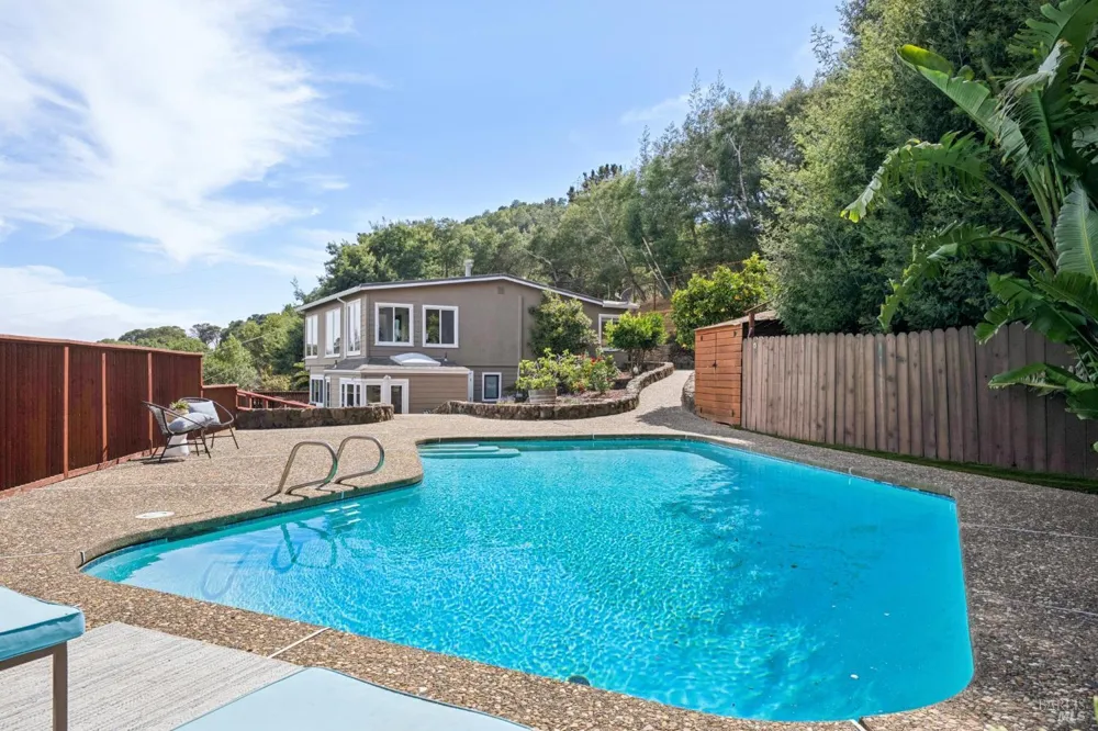 1125 Meadowcrest Drive Corte Madera, CA 94925