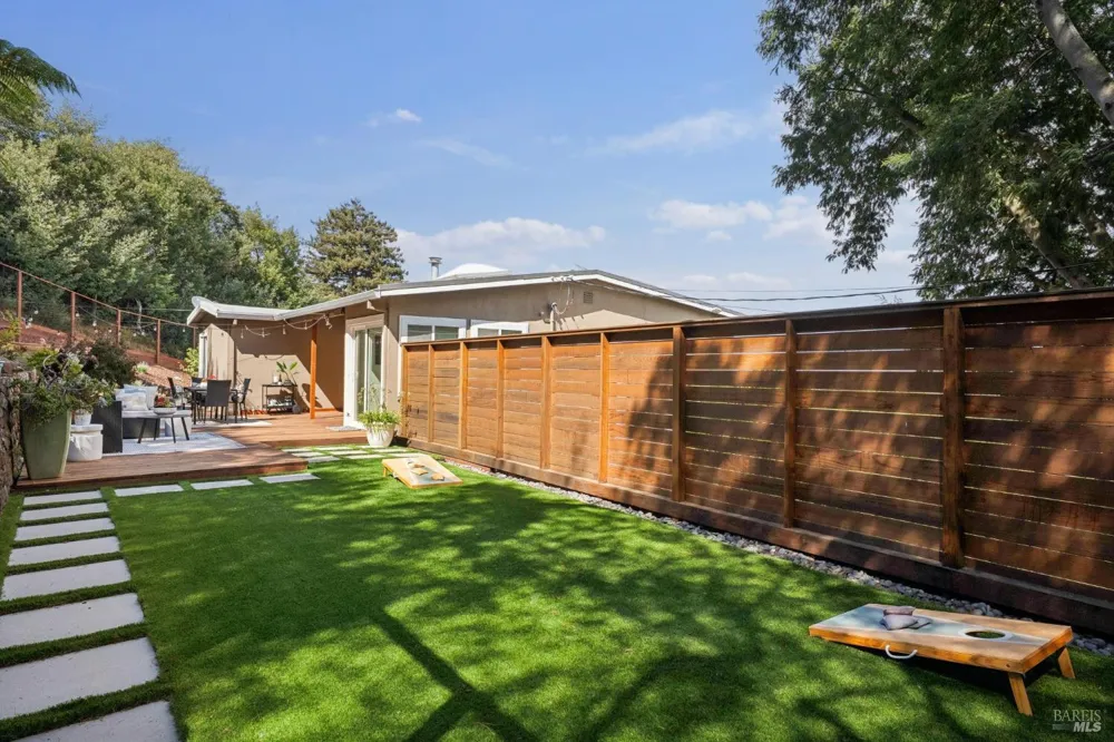 1125 Meadowcrest Drive Corte Madera, CA 94925