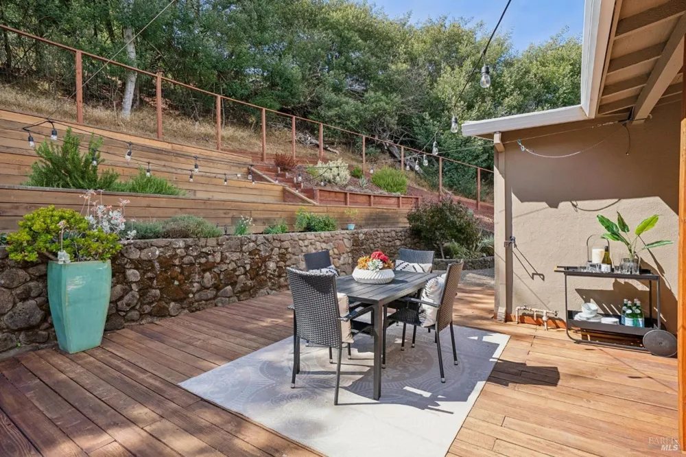 1125 Meadowcrest Drive Corte Madera, CA 94925