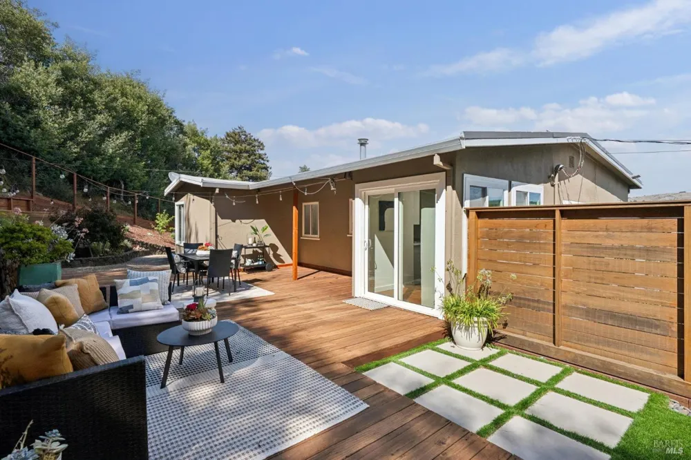 1125 Meadowcrest Drive Corte Madera, CA 94925