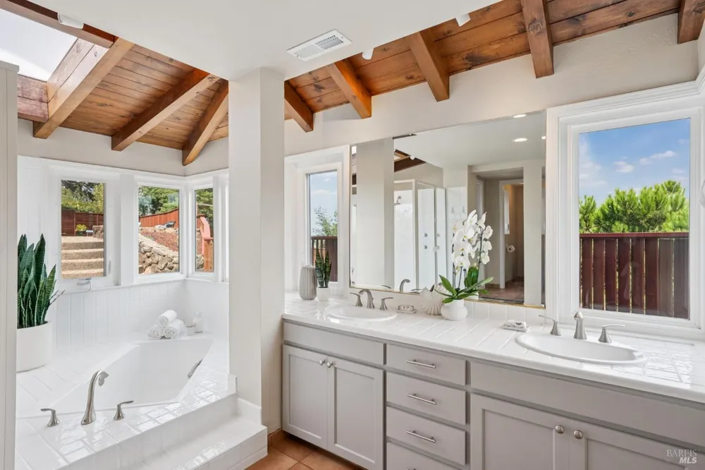1125 Meadowcrest Drive Corte Madera, CA 94925