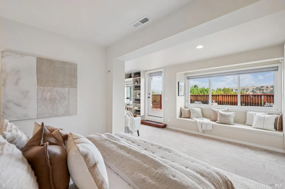 1125 Meadowcrest Drive Corte Madera, CA 94925