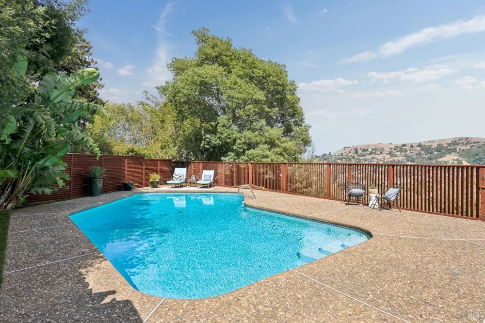 1125 Meadowcrest Drive Corte Madera, CA 94925