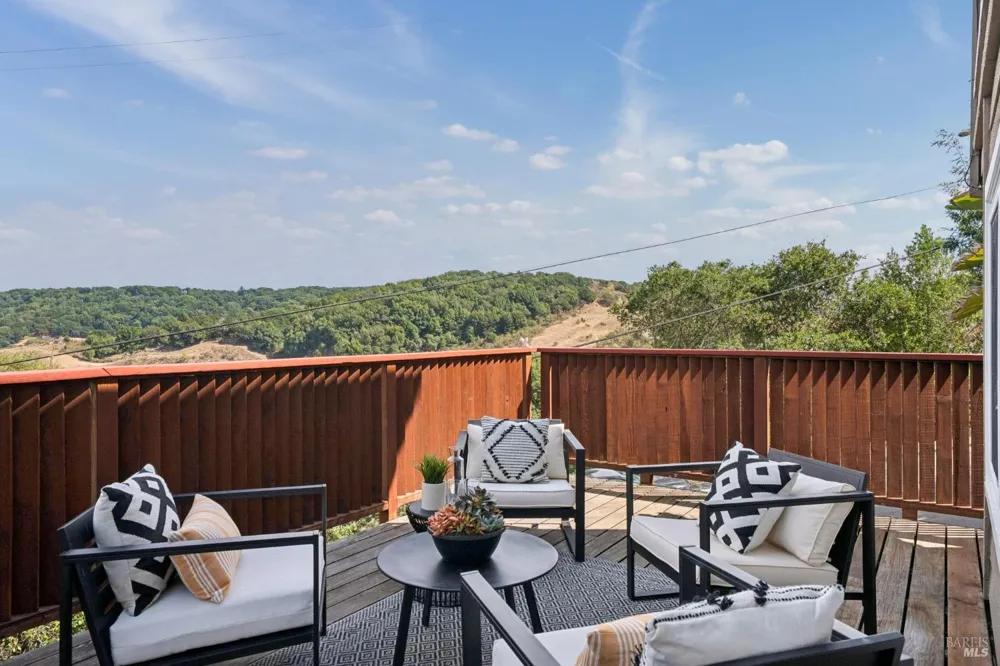 1125 Meadowcrest Drive Corte Madera, CA 94925